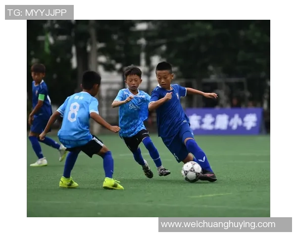 中国足球明星员的崛起与挑战：从青训到国际赛场的奋斗历程